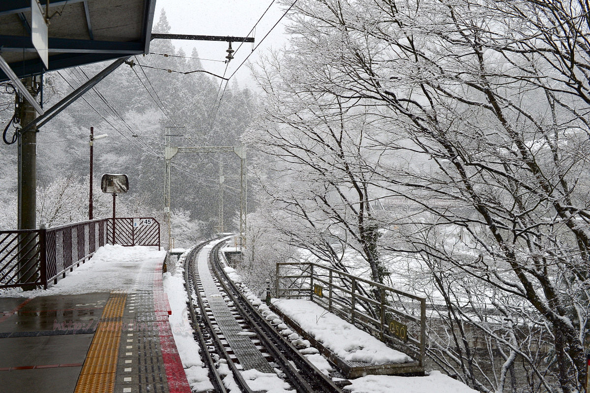 京都自由行旅遊景點 鞍馬線 貴船神社 神社點燈冬季賞雪絕景推薦附交通資訊 卡琳 摸魚兒趣