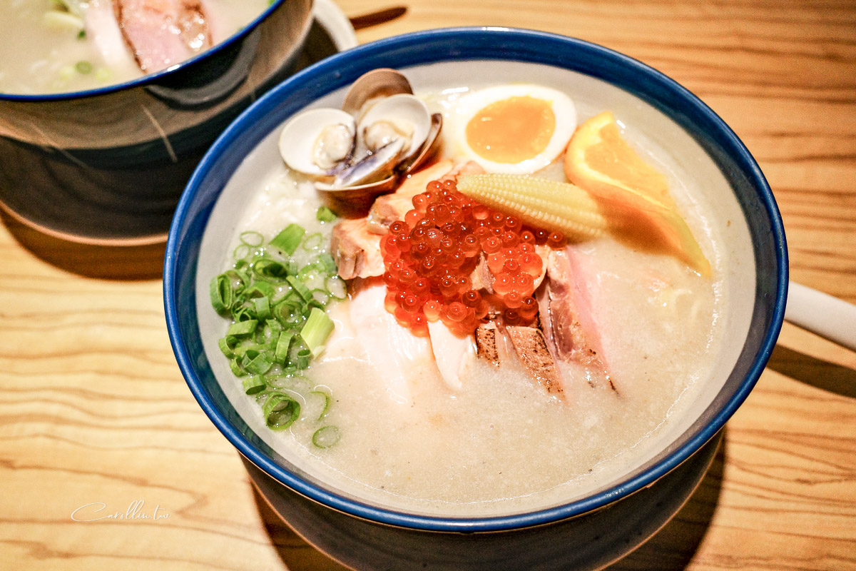 創作麵坊 鮭の大助 台中美食推薦 鮭魚湯底鮮味十足 向上市場旁排隊拉麵店 七面鳥二號店 卡琳 摸魚兒趣