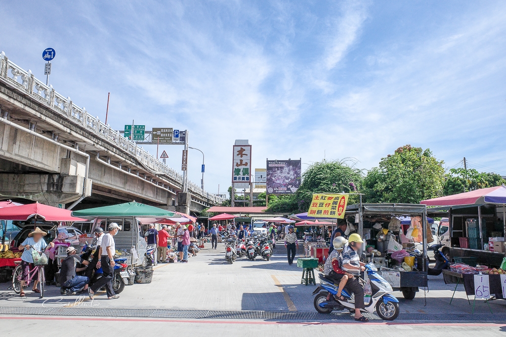 雲林北港景點推薦 北港牛墟 百年歷史老市集 開市日超熱鬧 卡琳 摸魚兒趣