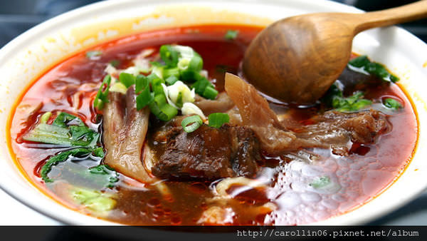 【美食】台北。大安區《神仙川味牛肉麵》被日本製成泡麵的牛肉麵